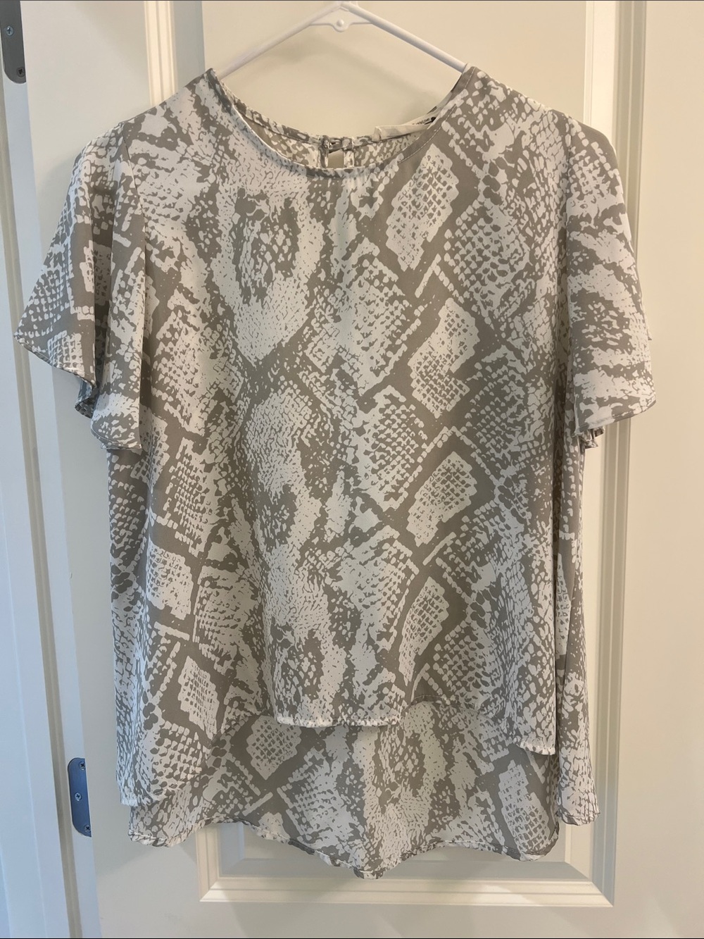 Buddy Love Gray & White Snake-Print Short Sleeve Blouse